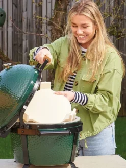 Big Green Egg hiiligrilli MiniMax jalustalla Hot